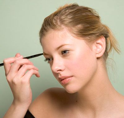 Hình dạng lông mày của một người phụ nữ sẽ cho bạn biết cô ấy đến từ đâu