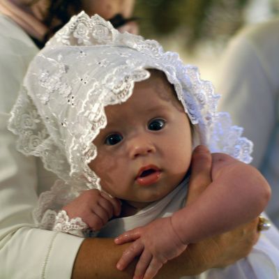 Nghi lễ của em bé được làm phép báp têm như thế nào?