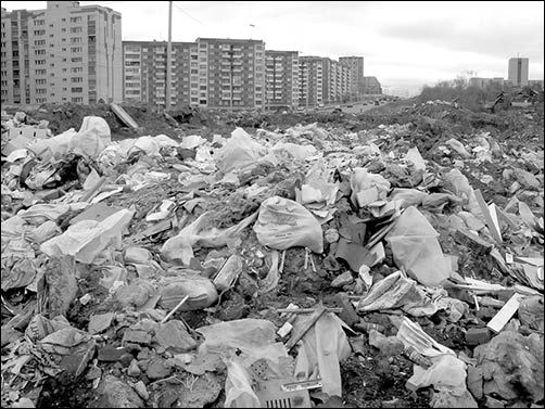 Số lượng bãi rác trái phép tăng ở Ukraine